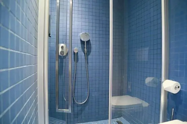 City Tek Büyük Yataklı Oda