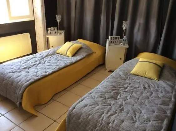 Dört Kişilik Oda, 2 Yatak Odası (private external bathroom)