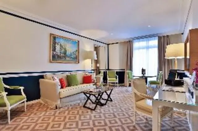 SUITE