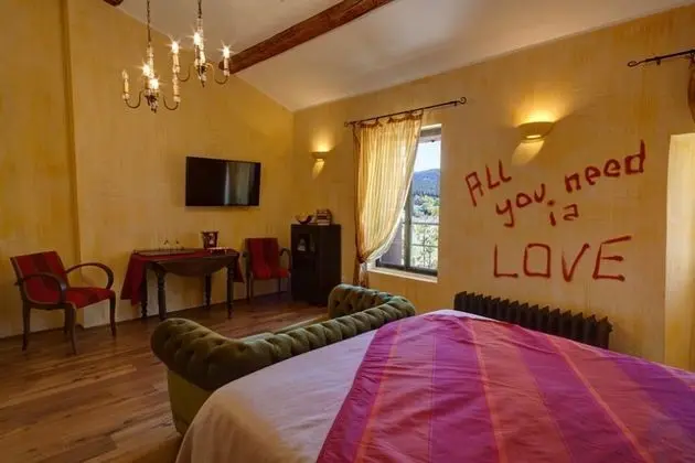 Luxury Tek Büyük Yataklı Oda (Love)