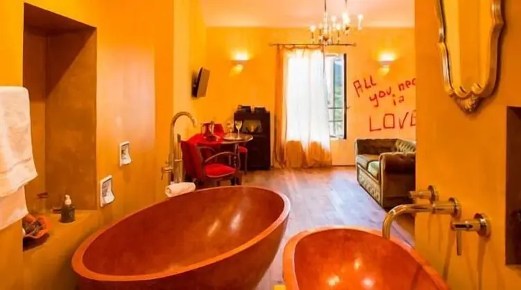 Luxury Tek Büyük Yataklı Oda (Love)