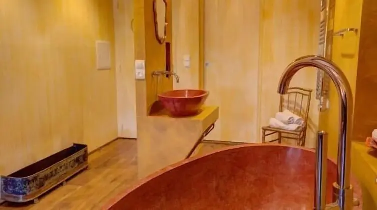 Luxury Tek Büyük Yataklı Oda (Love)