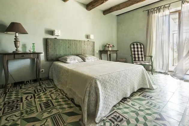 Tek Büyük Yataklı Oda (Verte Jacotte Erotique )