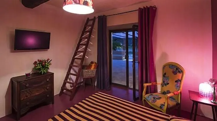 Tek Büyük Yataklı Oda (Verte Jacotte Erotique )