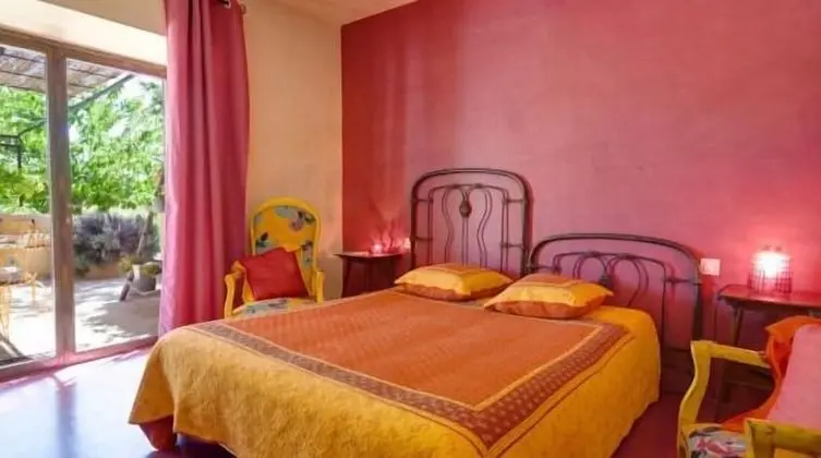 Tek Büyük Yataklı Oda (Verte Jacotte Erotique )