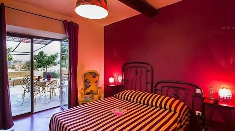 Tek Büyük Yataklı Oda (Verte Jacotte Erotique )