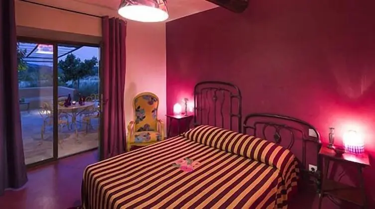 Tek Büyük Yataklı Oda (Verte Jacotte Erotique )