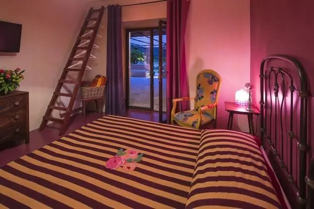 Tek Büyük Yataklı Oda (Verte Jacotte Erotique )