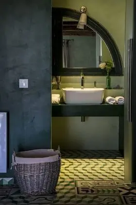 Tek Büyük Yataklı Oda (Verte Jacotte Erotique )