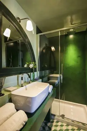 Tek Büyük Yataklı Oda (Verte Jacotte Erotique )