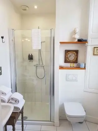 Traditional Tek Büyük Yataklı Oda
