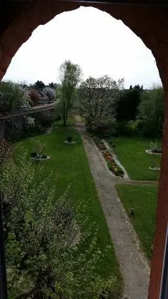 Tek Büyük Yataklı Oda, Bahçe Manzaralı (Monet)