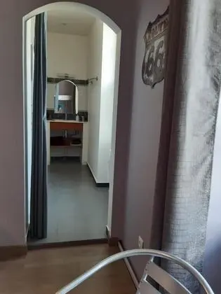 Basic Oda, 1 Büyük (Queen) Boy Yatak, Özel Banyo