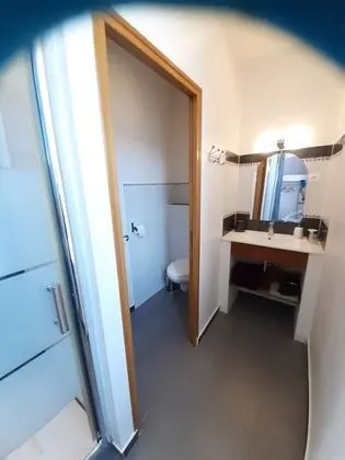 Basic Oda, 1 Büyük (Queen) Boy Yatak, Özel Banyo