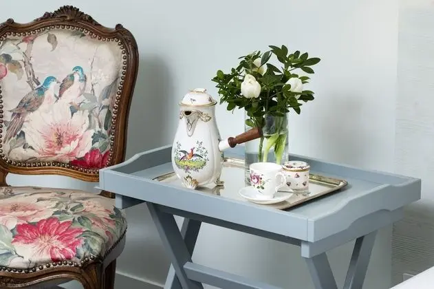 Luxury Tek Büyük Yataklı Oda, Özel Banyo, Bahçe Manzaralı (Chambre Les Oiseaux)