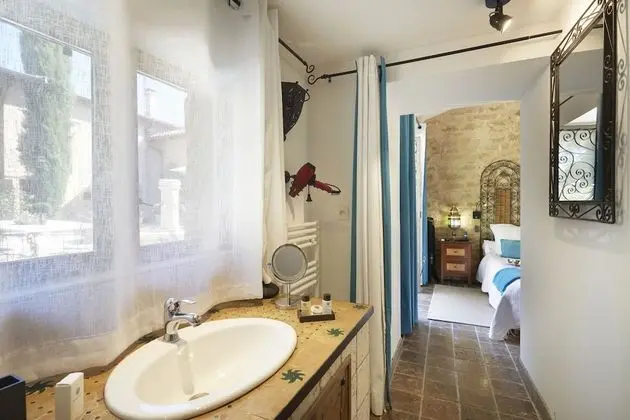 Tek Büyük Yataklı Oda (Les Cypres)