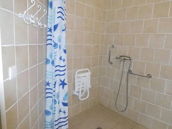 Tek Büyük Yataklı Oda (Bretagne)