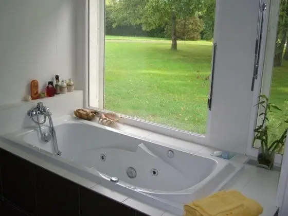 Büyük Yataklı Tek Kişilik Oda