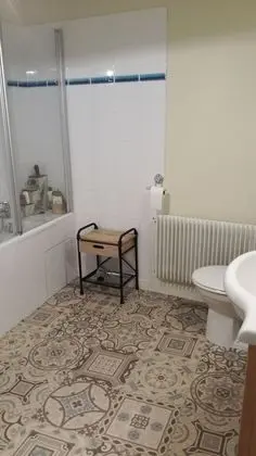 Tek Büyük Yataklı Oda, Ortak Banyo