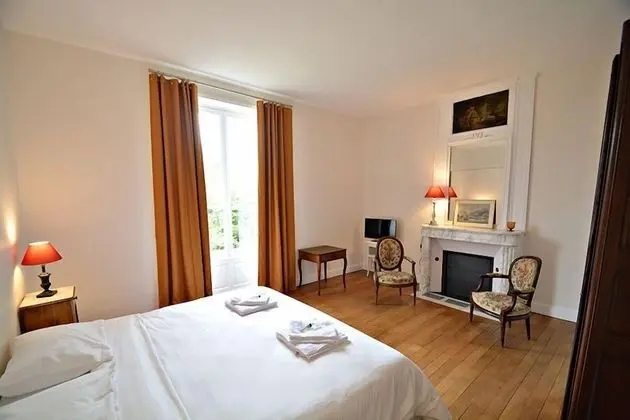 Superior Tek Büyük Yataklı Oda, Bahçe Manzaralı (Chambre du Midi)
