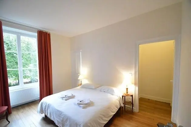 Tek Büyük Yataklı Oda, Banyolu/Duşlu, Havuz Manzaralı (Chambre du Levant)