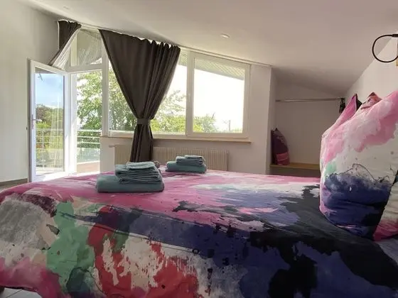 Comfort Tek Büyük Yataklı Oda, Banyolu/Duşlu, Bahçe Manzaralı (Chambre Granny)