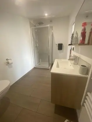 Comfort Tek Büyük Yataklı Oda, Banyolu/Duşlu, Bahçe Manzaralı (Chambre Granny)