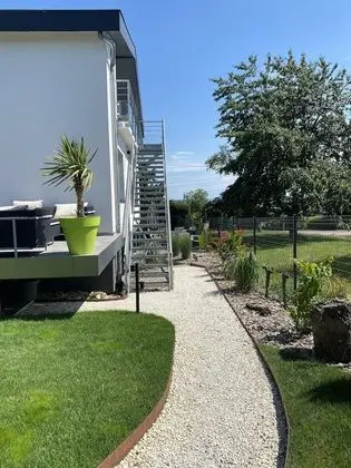 Comfort Tek Büyük Yataklı Oda, Banyolu/Duşlu, Bahçe Manzaralı (Chambre Granny)