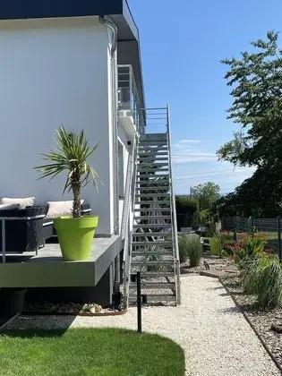 Comfort Tek Büyük Yataklı Oda, Banyolu/Duşlu, Bahçe Manzaralı (Chambre Granny)