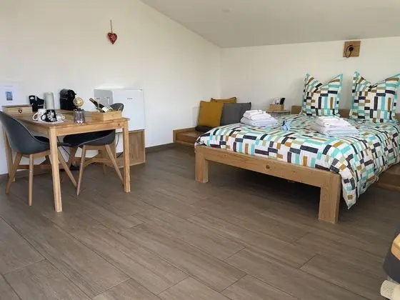Comfort Tek Büyük Yataklı Oda, Banyolu/Duşlu, Bahçe Manzaralı (Chambre Pink Lady)
