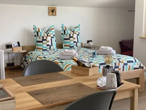Comfort Tek Büyük Yataklı Oda, Banyolu/Duşlu, Bahçe Manzaralı (Chambre Pink Lady)