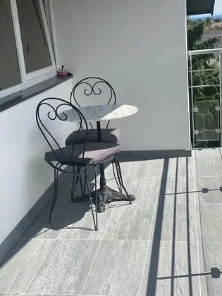 Comfort Tek Büyük Yataklı Oda, Banyolu/Duşlu, Bahçe Manzaralı (Chambre Pink Lady)