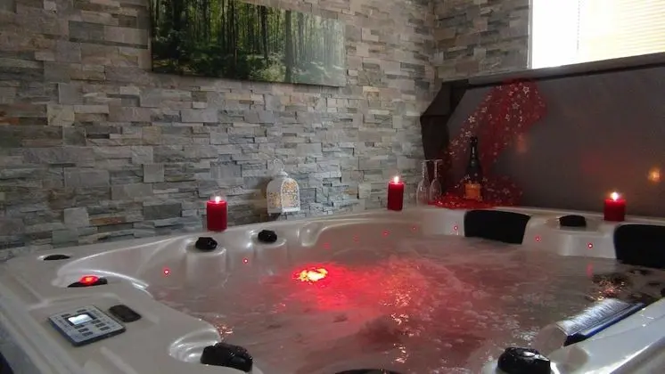 Superior Tek Büyük Yataklı Oda, Banyolu/Duşlu, Bahçe Manzaralı (Chambre Baldaquin)