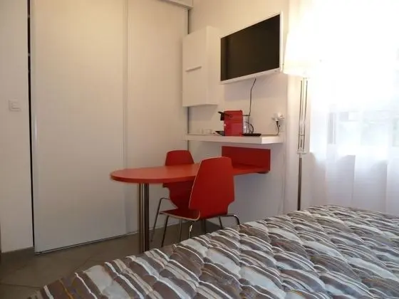 Comfort Tek Büyük Yataklı Oda, Havuz Manzaralı