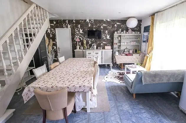 Kır Evi, Banyolu/Duşlu, Bahçe Manzaralı