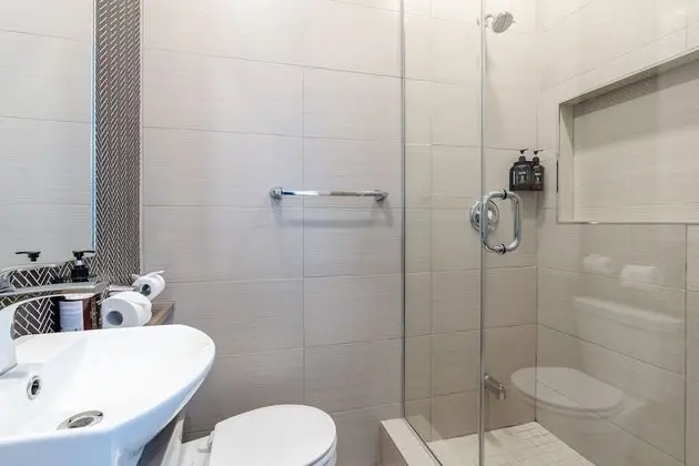Comfort Tek Büyük Yataklı Oda (302)