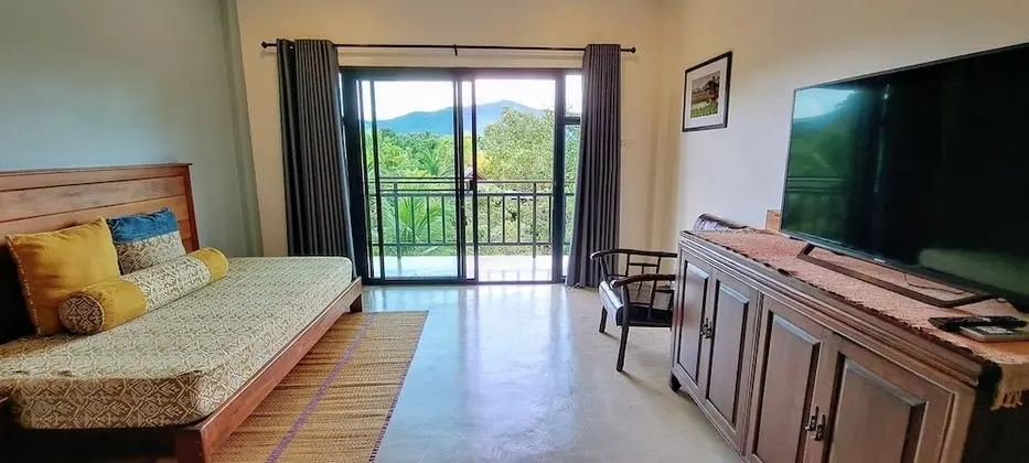 Deluxe Room with Mountain View