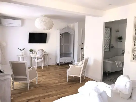 Superior Oda, Sigara İçilmez, Avlu Manzaralı