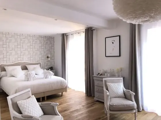 Superior Oda, Sigara İçilmez, Avlu Manzaralı