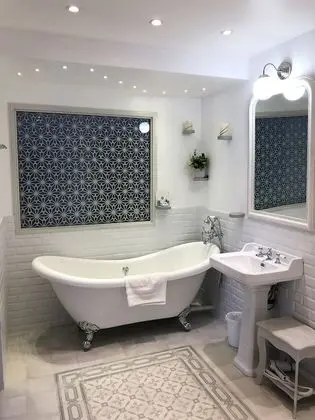 Superior Oda, Sigara İçilmez, Avlu Manzaralı