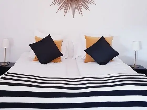 Premium Üç Kişilik Oda, Banyolu/Duşlu, Bahçe Manzaralı (CEPAGES NOIR ET BLANC)