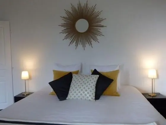 Premium Üç Kişilik Oda, Banyolu/Duşlu, Bahçe Manzaralı (CEPAGES NOIR ET BLANC)