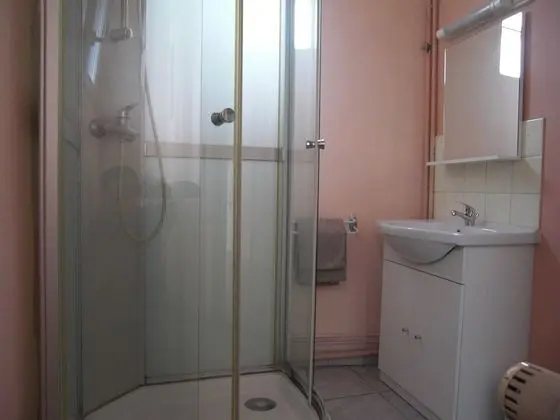 Tek Kişilik Oda, Ortak Banyo