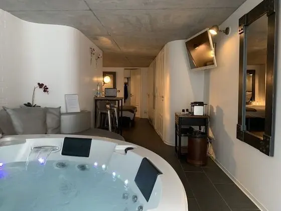Luxury Tek Büyük Yataklı Oda, Sıcak Su Havuzu (n°1)