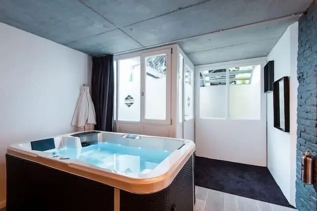 Luxury Tek Büyük Yataklı Oda, Sıcak Su Havuzu (n°2 )