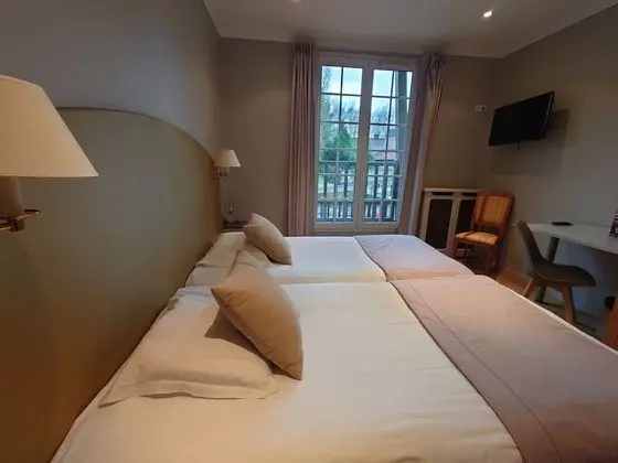 Comfort Tek Büyük veya İki Ayrı Yataklı Oda