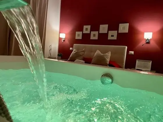 Luxury Süit, Jakuzi