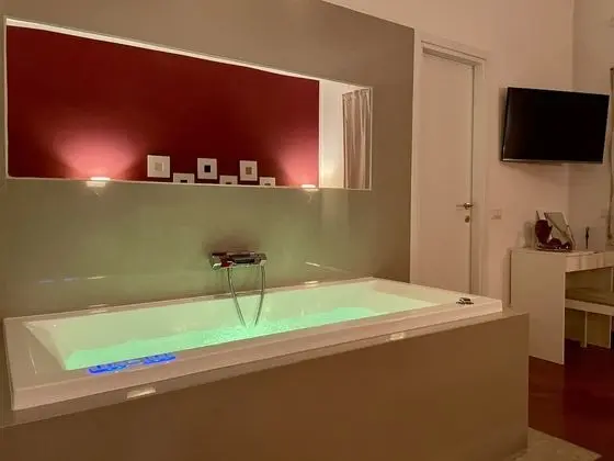 Luxury Süit, Jakuzi