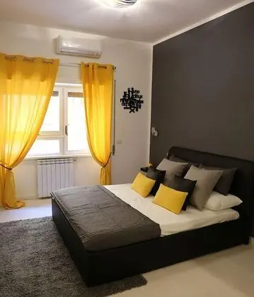 Premium Tek Büyük Yataklı Oda