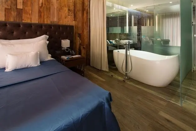 Horizon Pool Access Room King Bed